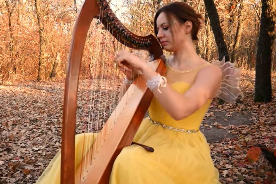 Valeria Harp spielt Harfenmusik auf dem Tranum Klit Camping